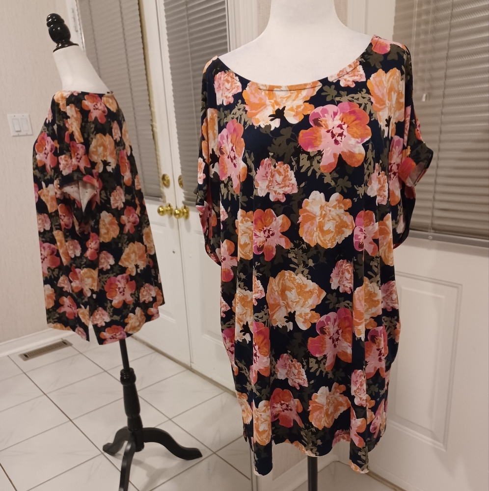 4/$30 Black Rose Covered Tunic - Size 2X
